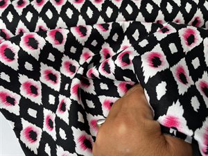 Fastvævet bomuld - sort/ hvid mønster med pink
